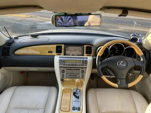 レクサス ＳＣ 430 道央・札幌 2006(平18)年 11.6万km プレミアムシルバーM 純正ナビ/【ＣＤ／ＭＤ／ＡＵＸ／ＴＶ】/マークレビンソン/バックカメラ/レザーシート/前席シートヒーター/前席パワーシート／シートメモリ/ＬＥＤ/フォグランプ/オートライト/横滑り防止装置/エアサスペンション【カズサス】/社外マフラー/ウッドコンビステアリング/クルーズコントロール/電動格納ミラー/ミラーヒーター