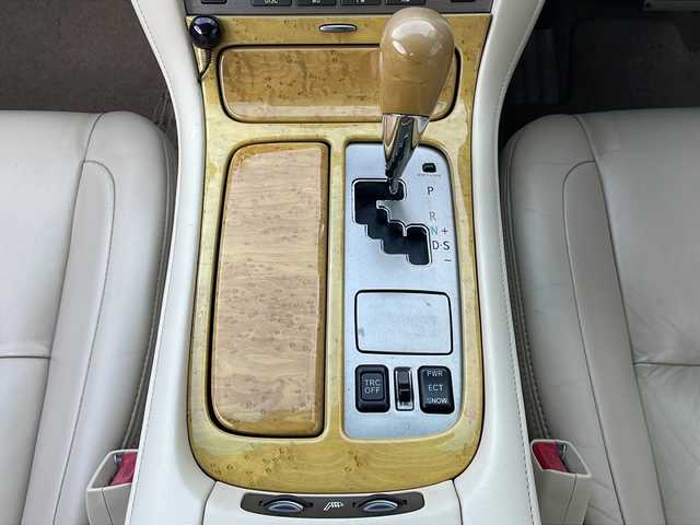 レクサス ＳＣ 430 道央・札幌 2006(平18)年 11.6万km プレミアムシルバーM 純正ナビ/【ＣＤ／ＭＤ／ＡＵＸ／ＴＶ】/マークレビンソン/バックカメラ/レザーシート/前席シートヒーター/前席パワーシート／シートメモリ/ＬＥＤ/フォグランプ/オートライト/横滑り防止装置/エアサスペンション【カズサス】/社外マフラー/ウッドコンビステアリング/クルーズコントロール/電動格納ミラー/ミラーヒーター