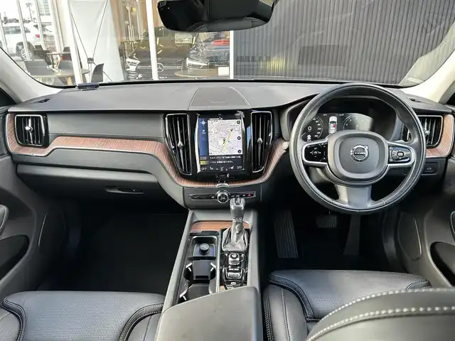 ボルボ ＸＣ６０ T5 AWD インスクリプション 福岡県 2019(平31)年 6.6万km ガンＭ インテリセーフ/黒革シート/エアシート　/全席シートヒーター/前席シートマッサージ　/ヘッドアップディスプレイ/純正ナビ/Applecarplay/androidauto/全方位カメラ/フルセグTV/Bluetooth/LEDヘッドライト/オートハイビーム/パワーバックドア/純正ドライブレコーダー/純正19インチアルミホイール/ETC