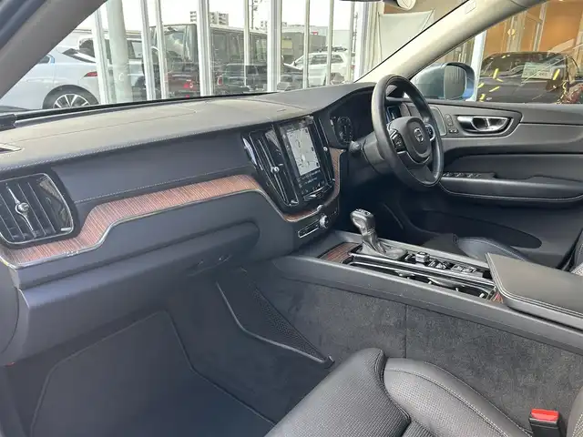 ボルボ ＸＣ６０ T5 AWD インスクリプション 福岡県 2019(平31)年 6.6万km ガンＭ インテリセーフ/黒革シート/エアシート　/全席シートヒーター/前席シートマッサージ　/ヘッドアップディスプレイ/純正ナビ/Applecarplay/androidauto/全方位カメラ/フルセグTV/Bluetooth/LEDヘッドライト/オートハイビーム/パワーバックドア/純正ドライブレコーダー/純正19インチアルミホイール/ETC