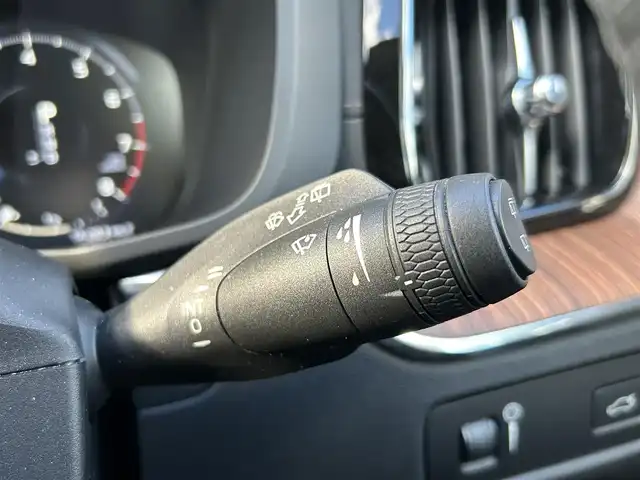 ボルボ ＸＣ６０ T5 AWD インスクリプション 福岡県 2019(平31)年 6.6万km ガンＭ インテリセーフ/黒革シート/エアシート　/全席シートヒーター/前席シートマッサージ　/ヘッドアップディスプレイ/純正ナビ/Applecarplay/androidauto/全方位カメラ/フルセグTV/Bluetooth/LEDヘッドライト/オートハイビーム/パワーバックドア/純正ドライブレコーダー/純正19インチアルミホイール/ETC