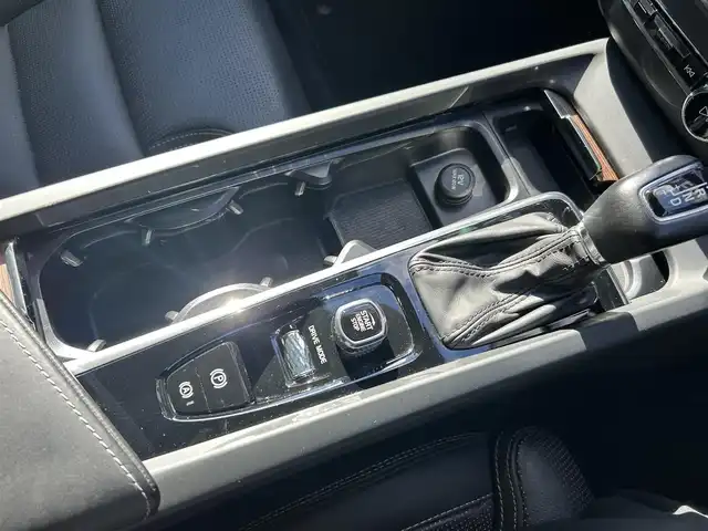 ボルボ ＸＣ６０ T5 AWD インスクリプション 福岡県 2019(平31)年 6.6万km ガンＭ インテリセーフ/黒革シート/エアシート　/全席シートヒーター/前席シートマッサージ　/ヘッドアップディスプレイ/純正ナビ/Applecarplay/androidauto/全方位カメラ/フルセグTV/Bluetooth/LEDヘッドライト/オートハイビーム/パワーバックドア/純正ドライブレコーダー/純正19インチアルミホイール/ETC