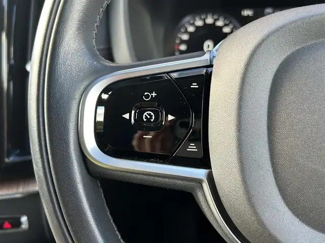 ボルボ ＸＣ６０ T5 AWD インスクリプション 福岡県 2019(平31)年 6.6万km ガンＭ インテリセーフ/黒革シート/エアシート　/全席シートヒーター/前席シートマッサージ　/ヘッドアップディスプレイ/純正ナビ/Applecarplay/androidauto/全方位カメラ/フルセグTV/Bluetooth/LEDヘッドライト/オートハイビーム/パワーバックドア/純正ドライブレコーダー/純正19インチアルミホイール/ETC