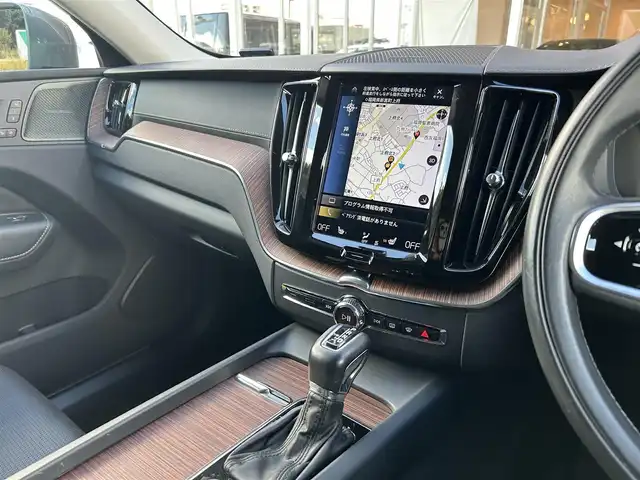 ボルボ ＸＣ６０ T5 AWD インスクリプション 福岡県 2019(平31)年 6.6万km ガンＭ インテリセーフ/黒革シート/エアシート　/全席シートヒーター/前席シートマッサージ　/ヘッドアップディスプレイ/純正ナビ/Applecarplay/androidauto/全方位カメラ/フルセグTV/Bluetooth/LEDヘッドライト/オートハイビーム/パワーバックドア/純正ドライブレコーダー/純正19インチアルミホイール/ETC