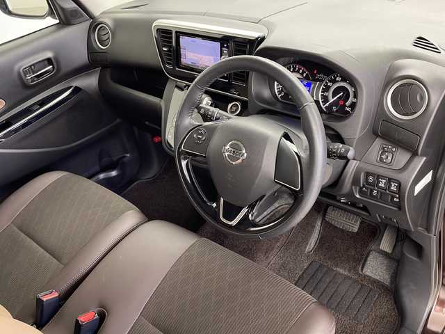 日産 デイズ ルークス HWS X Vセレクション 鹿児島県 2018(平30)年 3.8万km モカブラウンP 社外SDナビ/(BT/CD/DVD/AM/FM/フルセグTV)/アラウンドビューモニター/レーンキープアシスト/オートマチックハイビーム/両側パワースライドドア/バックカメラ/ハーフレザーシート/アイドリングストップ/後席サーキュレーター/ステアリングスイッチ/純正LEDヘッドライト/純正フロアマット/フロントフォグライト/純正15インチアルミホイール/保証書/取り扱い説明書/スペアキー