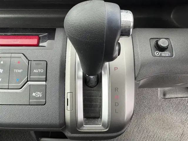 ホンダ ステップワゴン G Lパッケージ 愛知県 2010(平22)年 8万km 黒 AAC/両側パワースライドドア/スペアキー/カーステレオ/CD/FM/AM/ETC/社外AW/ウエインカー付サイドミラー/純正フロアマット/横滑り防止装置