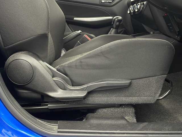 スズキ スイフト XG LTD 栃木県 2017(平29)年 8.7万km スピーディーブルーM 社外ナビ/・FM/AM CD DVD BT USB SD フルセグTV/追従型クルーズコントロール/衝突軽減ブレーキ/車線維持機能/ETC/ドライブレコーダー/運転席シートヒーター/オートライト/電動格納ミラー/ドアバイザー/プッシュスタート