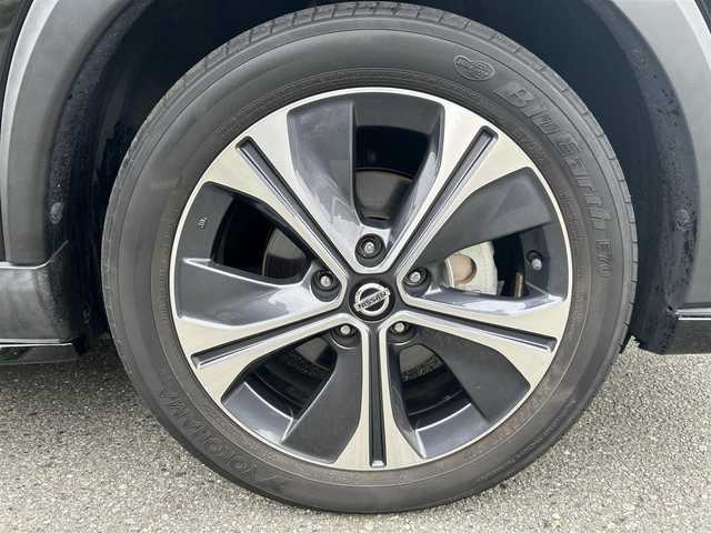 日産 キックス X 福岡県 2020(令2)年 5.7万km ピュアブラック 衝突軽減ブレーキ/レーダークルーズコントロール/純正ナビ/フルセグTV/Bluetooth/バックカメラ/全方位カメラ/LEDヘッドライト/オートホールド/電動サイドブレーキ/ドライブレコーダー/純正17インチアルミホイール/ETC/取扱説明書/保証書/スペアキー×1