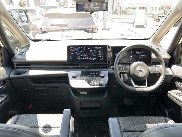 日産 セレナ ハイウェイスター V 秋田県 2023(令5)年 4.5万km ホワイト ４WD/純正メモリナビ/純正ETC2.0/両側パワースライドドア/ステアリングヒーター/前後ドライブレコーダー/全席シートヒーター/前後コーナーセンサー/パドルシフト/純正ＡＷ/社外スタッドレスＡＷ/スペアキー