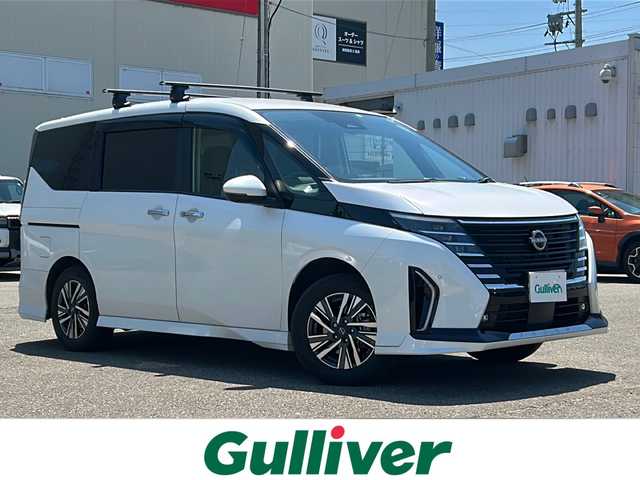 日産 セレナ ハイウェイスター V 秋田県 2023(令5)年 4.5万km ホワイト ４WD/純正メモリナビ/純正ETC2.0/両側パワースライドドア/ステアリングヒーター/前後ドライブレコーダー/全席シートヒーター/前後コーナーセンサー/パドルシフト/純正ＡＷ/社外スタッドレスＡＷ/スペアキー