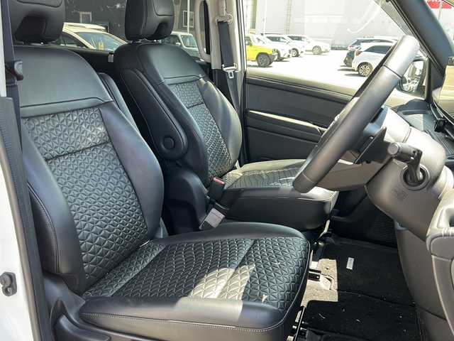 日産 セレナ ハイウェイスター V 秋田県 2023(令5)年 4.5万km ホワイト ４WD/純正メモリナビ/純正ETC2.0/両側パワースライドドア/ステアリングヒーター/前後ドライブレコーダー/全席シートヒーター/前後コーナーセンサー/パドルシフト/純正ＡＷ/社外スタッドレスＡＷ/スペアキー