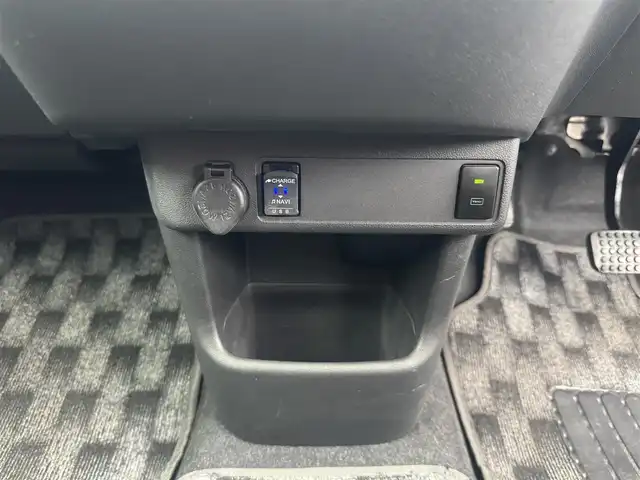 ダイハツ ブーン スタイル ホワイトLTD SAⅢ 三重県 2019(令1)年 3.1万km ホワイト/パウダリーベージュメタリック 2トーン 全方位カメラ/純正ナビ(Bluetooth/CD/DVD/SD/地デジTV/AM/FM)/360°ドライブレコーダー(HDR360G)/ETC/コーナーセンサー/スマートアシスト3(衝突警報/衝突回避支援ブレーキ/誤発進抑制制御/車線逸脱警報/オートハイビーム/先行車発進お知らせ)/LEDクリアランスランプ付LEDヘッドランプ/オートライト/LEDフロントフォグランプ/ホワイトドアミラー(電動オート格納)/ボディ同色アウトサイドドアハンドル/オプティトロンメーター/ステアリングスイッチ/助手席フタ付アッパーボックス/シートアンダートレイ(助手席)/キーフリーシステム/プッシュスタート/スペアキー