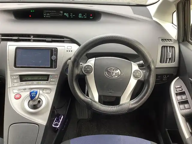 トヨタ プリウス S ツーリングセレクション 京都府 2013(平25)年 8.3万km ブラック 純正ＳＤナビ（NSZT-W62G)/　CD DVD BT SD フルセグＴＶ/バックカメラ/ビルトインETC/LEDヘッドライト/ヘッドライトウオッシャー/フロントフォグ/純正17インチアルミ/社外前後ドラレコ/ステアリングリモコン/オートライト/スペアスマートキー/新車保証書/取扱説明書