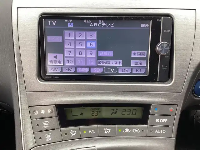 トヨタ プリウス S ツーリングセレクション 京都府 2013(平25)年 8.3万km ブラック 純正ＳＤナビ（NSZT-W62G)/　CD DVD BT SD フルセグＴＶ/バックカメラ/ビルトインETC/LEDヘッドライト/ヘッドライトウオッシャー/フロントフォグ/純正17インチアルミ/社外前後ドラレコ/ステアリングリモコン/オートライト/スペアスマートキー/新車保証書/取扱説明書