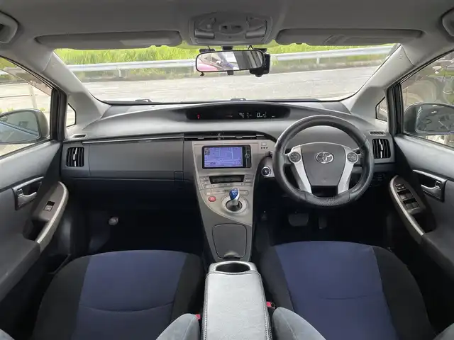 トヨタ プリウス S ツーリングセレクション 愛知県 2013(平25)年 8.3万km ブラック (株)IDOMが運営する【じしゃロン豊川店】の自社ローン専用車両になります。こちらは現金またはオートローンご利用時の価格です。自社ローンご希望の方は別途その旨お申付け下さい/純正ＳＤナビ（NSZT-W62G)/　CD DVD BT SD フルセグＴＶ/バックカメラ/ビルトインETC/LEDヘッドライト/ヘッドライトウオッシャー/フロントフォグ/純正17インチアルミ/社外前後ドラレコ/ステアリングリモコン/オートライト/バック連動オートハザード/スマートスペアキー/取り扱い説明書