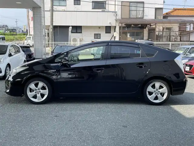 トヨタ プリウス S ツーリングセレクション 愛知県 2013(平25)年 8.3万km ブラック (株)IDOMが運営する【じしゃロン豊川店】の自社ローン専用車両になります。こちらは現金またはオートローンご利用時の価格です。自社ローンご希望の方は別途その旨お申付け下さい/純正ＳＤナビ（NSZT-W62G)/　CD DVD BT SD フルセグＴＶ/バックカメラ/ビルトインETC/LEDヘッドライト/ヘッドライトウオッシャー/フロントフォグ/純正17インチアルミ/社外前後ドラレコ/ステアリングリモコン/オートライト/バック連動オートハザード/スマートスペアキー/取り扱い説明書