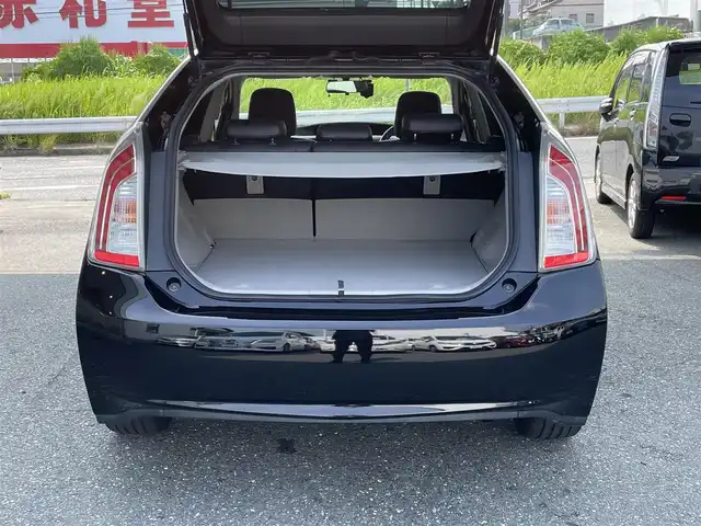 トヨタ プリウス S ツーリングセレクション 愛知県 2013(平25)年 8.3万km ブラック (株)IDOMが運営する【じしゃロン豊川店】の自社ローン専用車両になります。こちらは現金またはオートローンご利用時の価格です。自社ローンご希望の方は別途その旨お申付け下さい/純正ＳＤナビ（NSZT-W62G)/　CD DVD BT SD フルセグＴＶ/バックカメラ/ビルトインETC/LEDヘッドライト/ヘッドライトウオッシャー/フロントフォグ/純正17インチアルミ/社外前後ドラレコ/ステアリングリモコン/オートライト/バック連動オートハザード/スマートスペアキー/取り扱い説明書