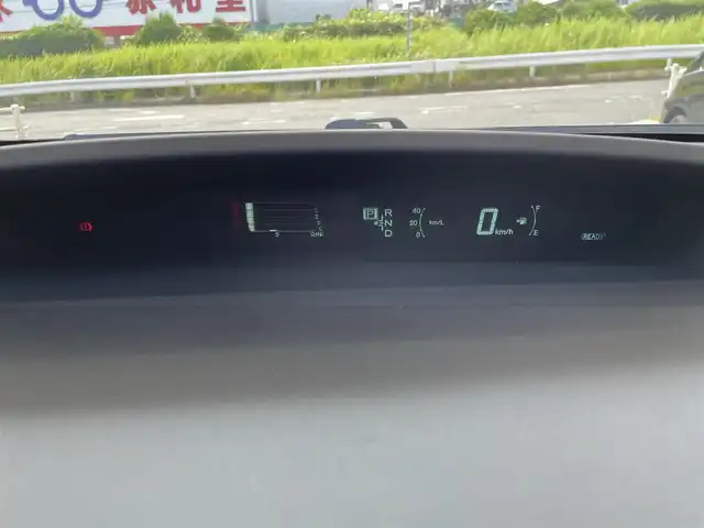 トヨタ プリウス S ツーリングセレクション 愛知県 2013(平25)年 8.3万km ブラック (株)IDOMが運営する【じしゃロン豊川店】の自社ローン専用車両になります。こちらは現金またはオートローンご利用時の価格です。自社ローンご希望の方は別途その旨お申付け下さい/純正ＳＤナビ（NSZT-W62G)/　CD DVD BT SD フルセグＴＶ/バックカメラ/ビルトインETC/LEDヘッドライト/ヘッドライトウオッシャー/フロントフォグ/純正17インチアルミ/社外前後ドラレコ/ステアリングリモコン/オートライト/バック連動オートハザード/スマートスペアキー/取り扱い説明書