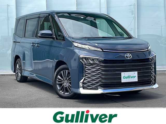 トヨタ ヴォクシー S－G 神奈川県 2023(令5)年 1.9万km マッシブグレー ・１０．５インチナビオ（コネクティッドナビ対応）Plus/・バックカメラ　/・ＤＶＤ・ＣＤ　/・Ｂｌｕｅｔｏｏｔｈ　/・ＡｐｐｌｅＣａｒＰｌａｙ　ＡｎｄｒｏｉｄＡｕｔｏ　/・フルセグＴＶ　/・ＥＴＣ２．０　/・ＨＤＭＩ入力端子　/・両側パワースライドドア/・左右独立温度コントロールフロントオートエアコン/＋リヤオートエアコン（リヤクーラー＋リヤヒーター）/・センターコンソールボックス/・〈充電用USB端子（Type-C）2個付〉/・トヨタセーフティーセンス/・パーキングサポートブレーキ/・純正サイドバイザー/・ドライブレコーダー(コムテックHDR361GS）