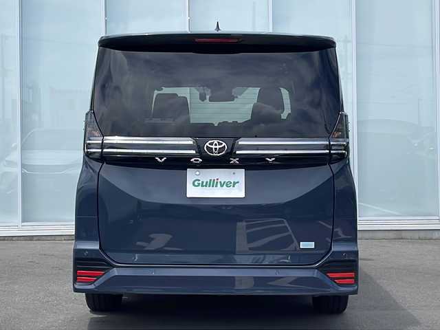 トヨタ ヴォクシー S－G 神奈川県 2023(令5)年 1.9万km マッシブグレー ・１０．５インチナビオ（コネクティッドナビ対応）Plus/・バックカメラ　/・ＤＶＤ・ＣＤ　/・Ｂｌｕｅｔｏｏｔｈ　/・ＡｐｐｌｅＣａｒＰｌａｙ　ＡｎｄｒｏｉｄＡｕｔｏ　/・フルセグＴＶ　/・ＥＴＣ２．０　/・ＨＤＭＩ入力端子　/・両側パワースライドドア/・左右独立温度コントロールフロントオートエアコン/＋リヤオートエアコン（リヤクーラー＋リヤヒーター）/・センターコンソールボックス/・〈充電用USB端子（Type-C）2個付〉/・トヨタセーフティーセンス/・パーキングサポートブレーキ/・純正サイドバイザー/・ドライブレコーダー(コムテックHDR361GS）