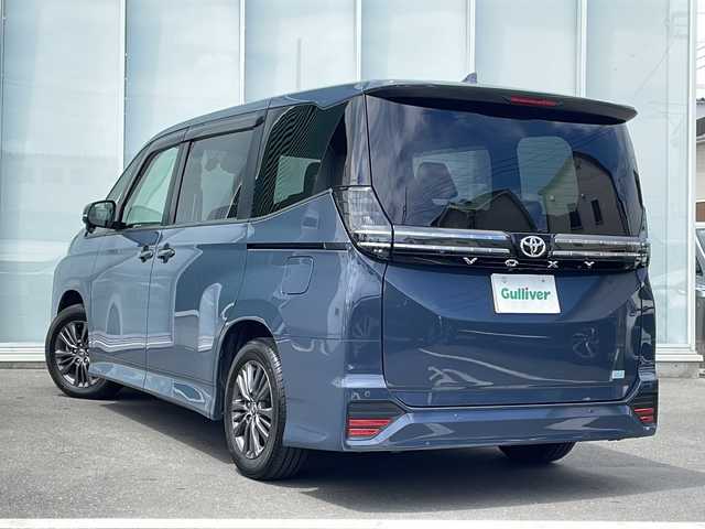 トヨタ ヴォクシー S－G 神奈川県 2023(令5)年 1.9万km マッシブグレー ・１０．５インチナビオ（コネクティッドナビ対応）Plus/・バックカメラ　/・ＤＶＤ・ＣＤ　/・Ｂｌｕｅｔｏｏｔｈ　/・ＡｐｐｌｅＣａｒＰｌａｙ　ＡｎｄｒｏｉｄＡｕｔｏ　/・フルセグＴＶ　/・ＥＴＣ２．０　/・ＨＤＭＩ入力端子　/・両側パワースライドドア/・左右独立温度コントロールフロントオートエアコン/＋リヤオートエアコン（リヤクーラー＋リヤヒーター）/・センターコンソールボックス/・〈充電用USB端子（Type-C）2個付〉/・トヨタセーフティーセンス/・パーキングサポートブレーキ/・純正サイドバイザー/・ドライブレコーダー(コムテックHDR361GS）