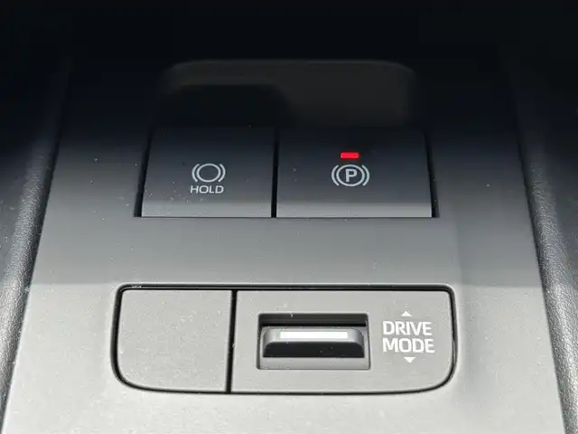 トヨタ ハリアー Z レザーパッケージ 滋賀県 2024(令6)年 0.9万km プラチナホワイトパールマイカ 禁煙車/純正12.3型ナビ/Bluetooth/USB/Miracast/フルセグTV/パノラミックビューモニター/デジタルミラー/JBLサウンド/クリアランスソナー/前後ドライブレコーダー/ビルトインETC2.0/プリクラッシュセーフティ/レーダークルーズコントロール/電動パーキングブレーキ/オートホールド/前後ドラレコ/シートヒーター/エアーシート/ステアリングヒーター/パワーバックドア/オートハイビーム/オートライト/プッシュスタート/スマートキー/純正アルミホイール