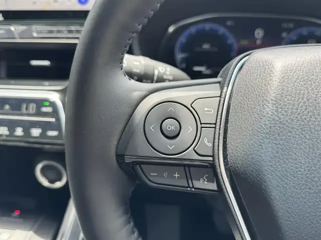 トヨタ ハリアー Z レザーパッケージ 滋賀県 2024(令6)年 0.9万km プラチナホワイトパールマイカ 禁煙車/純正12.3型ナビ/Bluetooth/USB/Miracast/フルセグTV/パノラミックビューモニター/デジタルミラー/JBLサウンド/クリアランスソナー/前後ドライブレコーダー/ビルトインETC2.0/プリクラッシュセーフティ/レーダークルーズコントロール/電動パーキングブレーキ/オートホールド/前後ドラレコ/シートヒーター/エアーシート/ステアリングヒーター/パワーバックドア/オートハイビーム/オートライト/プッシュスタート/スマートキー/純正アルミホイール