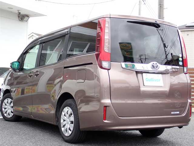 トヨタ ノア X 千葉県 2014(平26)年 6.7万km ダークシェリーマイカM 純正9インチナビゲーション/・Bluetooth/CD/DVD/AM/FM/バックカメラ/ビルトインETC/片側パワースライドドア/プッシュスタート/スマートキー/アイドリングストップ/ステアリングスイッチ/ウィンカーミラー/電動格納ミラー/純正フロアマット/ドアバイザー/LEDヘッドライト/取扱説明書