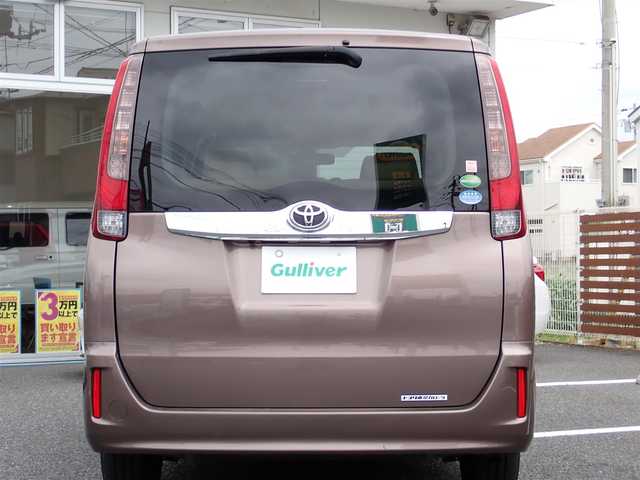 トヨタ ノア X 千葉県 2014(平26)年 6.7万km ダークシェリーマイカM 純正9インチナビゲーション/・Bluetooth/CD/DVD/AM/FM/バックカメラ/ビルトインETC/片側パワースライドドア/プッシュスタート/スマートキー/アイドリングストップ/ステアリングスイッチ/ウィンカーミラー/電動格納ミラー/純正フロアマット/ドアバイザー/LEDヘッドライト/取扱説明書