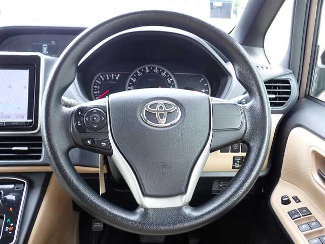 トヨタ ノア X 千葉県 2014(平26)年 6.7万km ダークシェリーマイカM 純正9インチナビゲーション/・Bluetooth/CD/DVD/AM/FM/バックカメラ/ビルトインETC/片側パワースライドドア/プッシュスタート/スマートキー/アイドリングストップ/ステアリングスイッチ/ウィンカーミラー/電動格納ミラー/純正フロアマット/ドアバイザー/LEDヘッドライト/取扱説明書