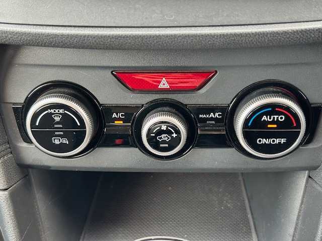 スバル インプレッサ スポーツ 1．6i－Lアイサイト 青森県 2017(平29)年 6.9万km クリスタルホワイトP Eyesight/レーダークルーズコントロール/MTモード付/４WD/社外メモリナビ（BlueTooth/フルセグ）/バックカメラ/ETC/車両接近アラート/社外夏タイヤ積込み/純正205/55/16AWタイヤ/保証書/取扱説明書/スペアキー