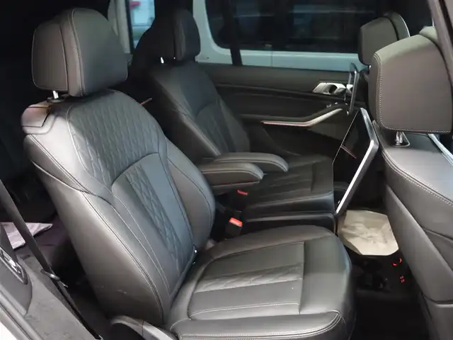 ＢＭＷ Ｘ７ xDrive35d Mスポーツ 静岡県 2020(令2)年 1.9万km ミネラルホワイト ワンオーナー/禁煙車/OP22インチホイール/　Mスポブルーブレーキキャリパー/ウェルネスパッケージ/・コンビエントエアパッケージ/・保冷/保温機能付カップホルダー/・ヒートコンフォートパッケージ/　ステアリングヒーター/アームレストヒーター/リアエンターテインメントシステム/　プロフェッショナル/・左右独立10.2インチディスプレイ/　Blu-ray/HDMIインターフェイス/パーキングアシストプラス/・パークディスタンスコントロール/パーキングアシスト/・トップビュー/3Dビュー/サイドビューカメラ／リアビューカメラ/・リバースアシスト/後退時ステアリングアシスト/ドライビングアシストプロフェッショナル/・アクティブクルーズコントロール/・ステアリング/レーンコントロールアシスト/・レーンディパーチャー/　レーンチェンジウォーニング/・前車接近警告機能/衝突回避/　被害軽減ブレーキ/後車衝突警告機能/スカイラウンジパノラマルーフ/harman/kardonスピーカー/メーカー純正ナビ/　CD/DVD/BT/フルセグTV/ミラー/一体型ETC/純正前後ドライブレコーダー/前席パワーシート/ベンチレーション/マッサージ機能
