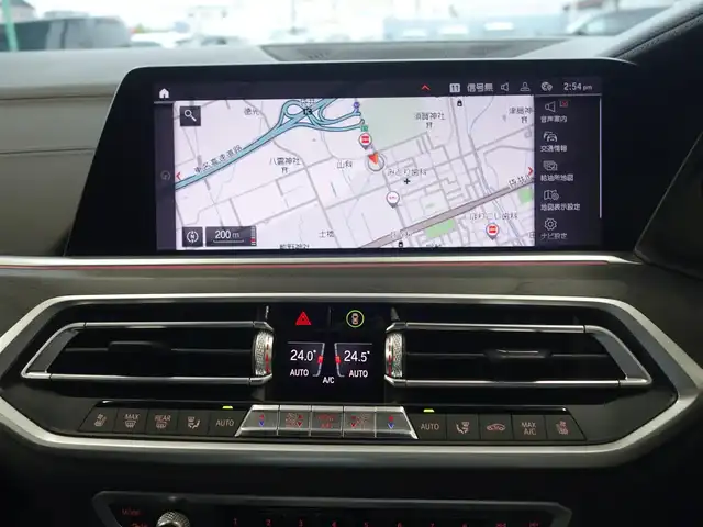 ＢＭＷ Ｘ７ xDrive35d Mスポーツ 静岡県 2020(令2)年 1.9万km ミネラルホワイト ワンオーナー/禁煙車/OP22インチホイール/　Mスポブルーブレーキキャリパー/ウェルネスパッケージ/・コンビエントエアパッケージ/・保冷/保温機能付カップホルダー/・ヒートコンフォートパッケージ/　ステアリングヒーター/アームレストヒーター/リアエンターテインメントシステム/　プロフェッショナル/・左右独立10.2インチディスプレイ/　Blu-ray/HDMIインターフェイス/パーキングアシストプラス/・パークディスタンスコントロール/パーキングアシスト/・トップビュー/3Dビュー/サイドビューカメラ／リアビューカメラ/・リバースアシスト/後退時ステアリングアシスト/ドライビングアシストプロフェッショナル/・アクティブクルーズコントロール/・ステアリング/レーンコントロールアシスト/・レーンディパーチャー/　レーンチェンジウォーニング/・前車接近警告機能/衝突回避/　被害軽減ブレーキ/後車衝突警告機能/スカイラウンジパノラマルーフ/harman/kardonスピーカー/メーカー純正ナビ/　CD/DVD/BT/フルセグTV/ミラー/一体型ETC/純正前後ドライブレコーダー/前席パワーシート/ベンチレーション/マッサージ機能
