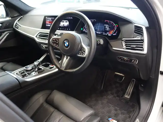 ＢＭＷ Ｘ７ xDrive35d Mスポーツ 静岡県 2020(令2)年 1.9万km ミネラルホワイト ワンオーナー/禁煙車/OP22インチホイール/　Mスポブルーブレーキキャリパー/ウェルネスパッケージ/・コンビエントエアパッケージ/・保冷/保温機能付カップホルダー/・ヒートコンフォートパッケージ/　ステアリングヒーター/アームレストヒーター/リアエンターテインメントシステム/　プロフェッショナル/・左右独立10.2インチディスプレイ/　Blu-ray/HDMIインターフェイス/パーキングアシストプラス/・パークディスタンスコントロール/パーキングアシスト/・トップビュー/3Dビュー/サイドビューカメラ／リアビューカメラ/・リバースアシスト/後退時ステアリングアシスト/ドライビングアシストプロフェッショナル/・アクティブクルーズコントロール/・ステアリング/レーンコントロールアシスト/・レーンディパーチャー/　レーンチェンジウォーニング/・前車接近警告機能/衝突回避/　被害軽減ブレーキ/後車衝突警告機能/スカイラウンジパノラマルーフ/harman/kardonスピーカー/メーカー純正ナビ/　CD/DVD/BT/フルセグTV/ミラー/一体型ETC/純正前後ドライブレコーダー/前席パワーシート/ベンチレーション/マッサージ機能