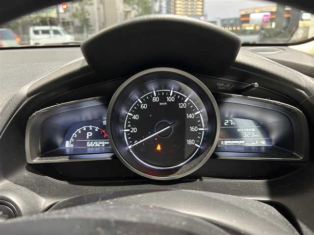 マツダ デミオ 13S 岡山県 2018(平30)年 6.7万km スノーフレイクホワイトパールマイカ 登録時走行距離66929km/純正ナビ/(AM/FM/TV/DISC/BT/USB)/衝突被害軽減システム/レーンキープアシスト/アイドリングストップ/全方位カメラ/ETC/ドライブレコーダー/D+Nシートヒーター/オートマチックハイビーム/プッシュスタート/スマートキー/MTモード付AT/パワーウィンドウ/パワーステアリング