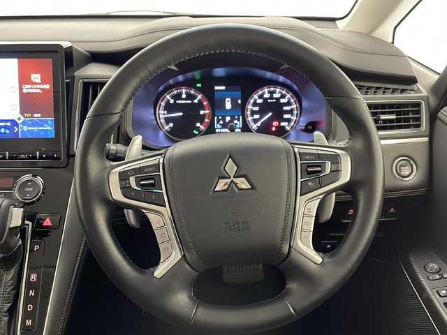 三菱 デリカＤ：５ ジャスパー 宮崎県 2023(令5)年 1.2万km グラファイトグレーメタリック/ブラックマイカ 禁煙車/衝突被害軽減ブレーキ/純正10.1型ナビ/（CD/DVD/Bluetooth/HDMI/MSV/FMAM）/純正LEDオートライト/純正LEDフォグ/純正18インチアルミ/純正フロアマット/社外ドライブレコーダー/両側電動スライドドア/パワーバックドア/パノラミックビューモニター/アダプティブクルーズコントロール/レーンディパーチャーアラート/オートマチックハイビーム/ブラインドスポットモニター/電子パーキング/オートホールド/デュアルオートエアコン/パドルシフト/ステアリングヒーター/本革巻ハンドル/ETC/スマートキー/プッシュエンジンスタート/新車時保証書/取扱い説明書