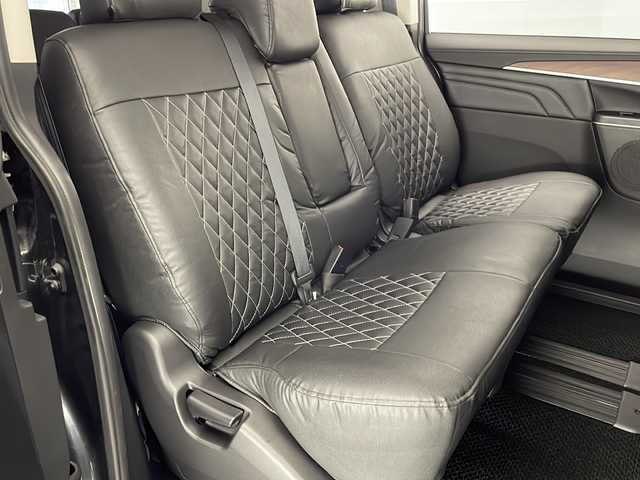 三菱 デリカＤ：５ ジャスパー 宮崎県 2023(令5)年 1.2万km グラファイトグレーメタリック/ブラックマイカ 禁煙車/衝突被害軽減ブレーキ/純正10.1型ナビ/（CD/DVD/Bluetooth/HDMI/MSV/FMAM）/純正LEDオートライト/純正LEDフォグ/純正18インチアルミ/純正フロアマット/社外ドライブレコーダー/両側電動スライドドア/パワーバックドア/パノラミックビューモニター/アダプティブクルーズコントロール/レーンディパーチャーアラート/オートマチックハイビーム/ブラインドスポットモニター/電子パーキング/オートホールド/デュアルオートエアコン/パドルシフト/ステアリングヒーター/本革巻ハンドル/ETC/スマートキー/プッシュエンジンスタート/新車時保証書/取扱い説明書