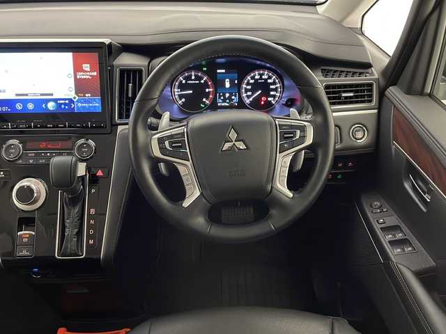 三菱 デリカＤ：５ ジャスパー 宮崎県 2023(令5)年 1.2万km グラファイトグレーメタリック/ブラックマイカ 禁煙車/衝突被害軽減ブレーキ/純正10.1型ナビ/（CD/DVD/Bluetooth/HDMI/MSV/FMAM）/純正LEDオートライト/純正LEDフォグ/純正18インチアルミ/純正フロアマット/社外ドライブレコーダー/両側電動スライドドア/パワーバックドア/パノラミックビューモニター/アダプティブクルーズコントロール/レーンディパーチャーアラート/オートマチックハイビーム/ブラインドスポットモニター/電子パーキング/オートホールド/デュアルオートエアコン/パドルシフト/ステアリングヒーター/本革巻ハンドル/ETC/スマートキー/プッシュエンジンスタート/新車時保証書/取扱い説明書