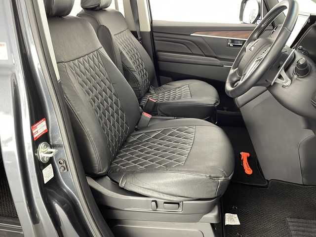 三菱 デリカＤ：５ ジャスパー 宮崎県 2023(令5)年 1.2万km グラファイトグレーメタリック/ブラックマイカ 禁煙車/衝突被害軽減ブレーキ/純正10.1型ナビ/（CD/DVD/Bluetooth/HDMI/MSV/FMAM）/純正LEDオートライト/純正LEDフォグ/純正18インチアルミ/純正フロアマット/社外ドライブレコーダー/両側電動スライドドア/パワーバックドア/パノラミックビューモニター/アダプティブクルーズコントロール/レーンディパーチャーアラート/オートマチックハイビーム/ブラインドスポットモニター/電子パーキング/オートホールド/デュアルオートエアコン/パドルシフト/ステアリングヒーター/本革巻ハンドル/ETC/スマートキー/プッシュエンジンスタート/新車時保証書/取扱い説明書