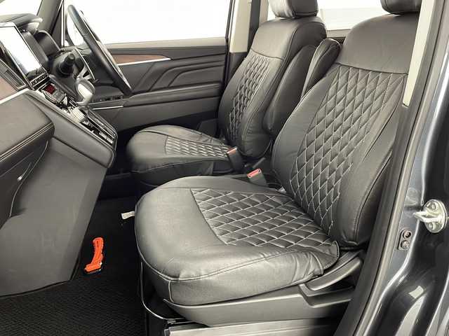 三菱 デリカＤ：５ ジャスパー 宮崎県 2023(令5)年 1.2万km グラファイトグレーメタリック/ブラックマイカ 禁煙車/衝突被害軽減ブレーキ/純正10.1型ナビ/（CD/DVD/Bluetooth/HDMI/MSV/FMAM）/純正LEDオートライト/純正LEDフォグ/純正18インチアルミ/純正フロアマット/社外ドライブレコーダー/両側電動スライドドア/パワーバックドア/パノラミックビューモニター/アダプティブクルーズコントロール/レーンディパーチャーアラート/オートマチックハイビーム/ブラインドスポットモニター/電子パーキング/オートホールド/デュアルオートエアコン/パドルシフト/ステアリングヒーター/本革巻ハンドル/ETC/スマートキー/プッシュエンジンスタート/新車時保証書/取扱い説明書