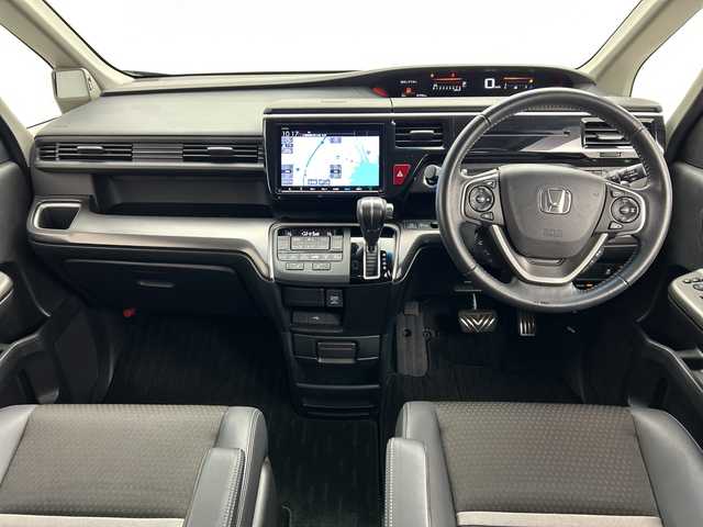 ホンダ ステップワゴン スパーダ クルスピセンシング 三重県 2022(令4)年 1.8万km プレミアムスパークルブラックパール /禁煙車//純正9型メモリーナビ//バックカメラ//WAC//DN席シートヒーター//MTモード付AT//パドルシフト//革巻きステアリング//ステアリングスイッチ//ホンダセンシング//衝突軽減ブレーキ//レーンキープアシスト//レーダークルーズコントロール//両側パワースライドドア//純正ビルトインETC2.0//純正前方ドライブレコーダー//LED//フォグ//ハーフレザーシート//サイドカーテンエアバッグ//車高調