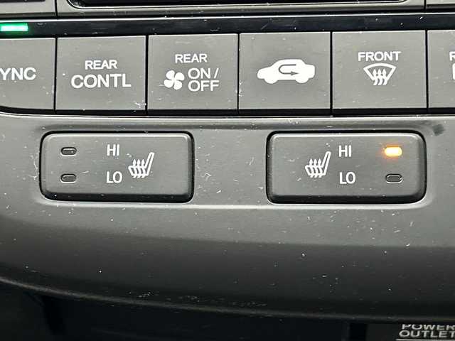 ホンダ ステップワゴン スパーダ クルスピセンシング 三重県 2022(令4)年 1.8万km プレミアムスパークルブラックパール /禁煙車//純正9型メモリーナビ//バックカメラ//WAC//DN席シートヒーター//MTモード付AT//パドルシフト//革巻きステアリング//ステアリングスイッチ//ホンダセンシング//衝突軽減ブレーキ//レーンキープアシスト//レーダークルーズコントロール//両側パワースライドドア//純正ビルトインETC2.0//純正前方ドライブレコーダー//LED//フォグ//ハーフレザーシート//サイドカーテンエアバッグ//車高調