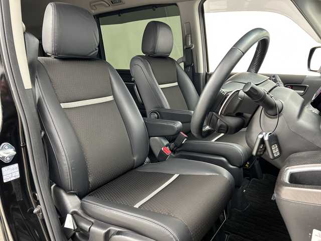 ホンダ ステップワゴン スパーダ クルスピセンシング 三重県 2022(令4)年 1.8万km プレミアムスパークルブラックパール /禁煙車//純正9型メモリーナビ//バックカメラ//WAC//DN席シートヒーター//MTモード付AT//パドルシフト//革巻きステアリング//ステアリングスイッチ//ホンダセンシング//衝突軽減ブレーキ//レーンキープアシスト//レーダークルーズコントロール//両側パワースライドドア//純正ビルトインETC2.0//純正前方ドライブレコーダー//LED//フォグ//ハーフレザーシート//サイドカーテンエアバッグ//車高調