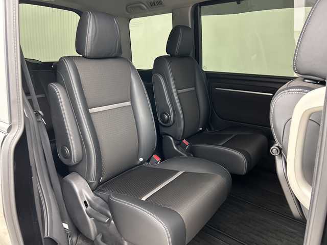 ホンダ ステップワゴン スパーダ クルスピセンシング 三重県 2022(令4)年 1.8万km プレミアムスパークルブラックパール /禁煙車//純正9型メモリーナビ//バックカメラ//WAC//DN席シートヒーター//MTモード付AT//パドルシフト//革巻きステアリング//ステアリングスイッチ//ホンダセンシング//衝突軽減ブレーキ//レーンキープアシスト//レーダークルーズコントロール//両側パワースライドドア//純正ビルトインETC2.0//純正前方ドライブレコーダー//LED//フォグ//ハーフレザーシート//サイドカーテンエアバッグ//車高調