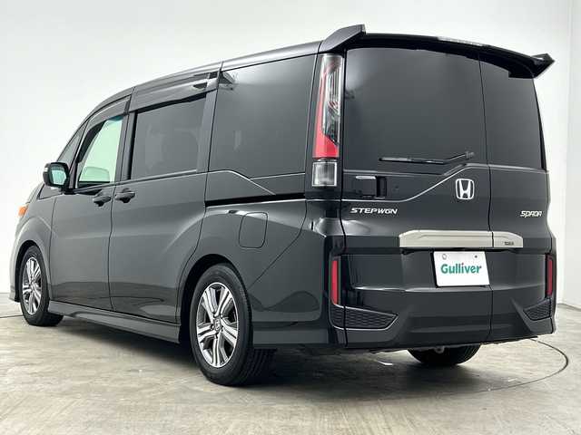 ホンダ ステップワゴン スパーダ クルスピセンシング 三重県 2022(令4)年 1.8万km プレミアムスパークルブラックパール /禁煙車//純正9型メモリーナビ//バックカメラ//WAC//DN席シートヒーター//MTモード付AT//パドルシフト//革巻きステアリング//ステアリングスイッチ//ホンダセンシング//衝突軽減ブレーキ//レーンキープアシスト//レーダークルーズコントロール//両側パワースライドドア//純正ビルトインETC2.0//純正前方ドライブレコーダー//LED//フォグ//ハーフレザーシート//サイドカーテンエアバッグ//車高調