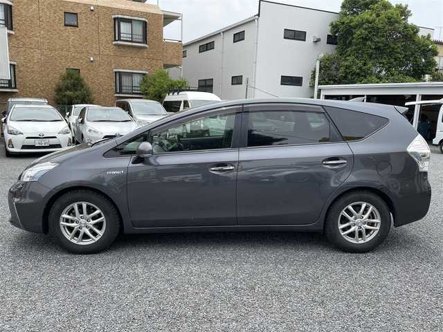 トヨタ プリウス α S チューンブラック 埼玉県 2013(平25)年 4.4万km グレーメタリック 社外ＳＤナビ＆フルセグＴＶ/（ＤＶＤ＆ＣＤ＆ＭＳＶ＆ＢＴ）/バックカメラ/ビルトインＥＴＣ/革巻きステアリング/ステアリングリモコン/社外１６inアルミホイール/オートライト/ＬＥＤライト/フォグランプ/電動格納ミラー/スマートキー/プッシュスタート/Ｗ＆サイド＆カーテンエアバッグ/横滑り防止機能/ＡＢＳ/ドアバイザー/フロアマット/新車保証書/スマートスペアキー有