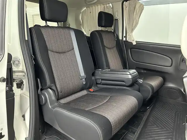 日産 セレナ ハイウェイS S HV Aセーフ 福岡県 2015(平27)年 9.8万km ブリリアントホワイトパール 後席モニター　/純正ナビ　/全方位カメラ　/ＥＴＣ　/クルーズコントロール　/コーナーセンサー　/エマージェンシーブレーキ　/レーンキープ　/アイドリングストップ　/両側電動スライドドア　/純正１６インチアルミホイール