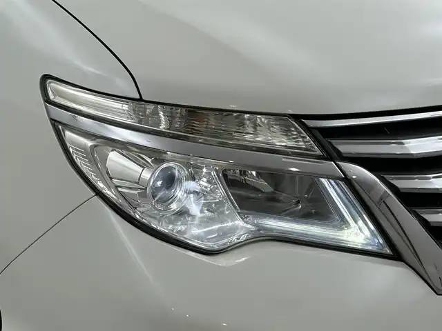 日産 セレナ ハイウェイS S HV Aセーフ 福岡県 2015(平27)年 9.8万km ブリリアントホワイトパール 後席モニター　/純正ナビ　/全方位カメラ　/ＥＴＣ　/クルーズコントロール　/コーナーセンサー　/エマージェンシーブレーキ　/レーンキープ　/アイドリングストップ　/両側電動スライドドア　/純正１６インチアルミホイール