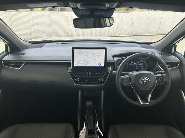 トヨタ カローラ クロス Z 神奈川県 2024(令6)年 1.7万km プラチナホワイトパールマイカ 純正ナビ(Bluetooth/TV/USB)/クルーズコントロール/MTモード付AT/D席パワーシート/前席シートヒーター/ブラインドスポットモニター/バックカメラ/オートブレーキホールド/パワーバックドア/コーナーセンサー/オートライト/オートマチックハイビーム/ETC/ワンオーナー/純正アルミホイール/純正フロアマット/取扱説明書/保証書/プッシュスタート