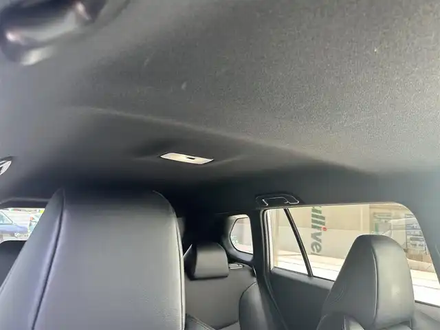 トヨタ カローラ クロス Z 神奈川県 2024(令6)年 1.7万km プラチナホワイトパールマイカ 純正ナビ(Bluetooth/TV/USB)/クルーズコントロール/MTモード付AT/D席パワーシート/前席シートヒーター/ブラインドスポットモニター/バックカメラ/オートブレーキホールド/パワーバックドア/コーナーセンサー/オートライト/オートマチックハイビーム/ETC/ワンオーナー/純正アルミホイール/純正フロアマット/取扱説明書/保証書/プッシュスタート